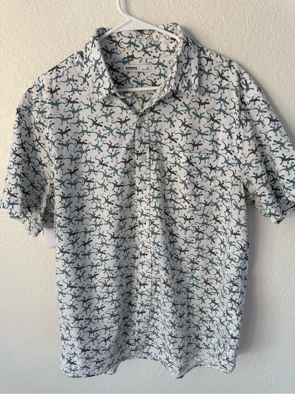 Sonoma White Short-Sleeve Button-Down with Teal & Black Lizard Print